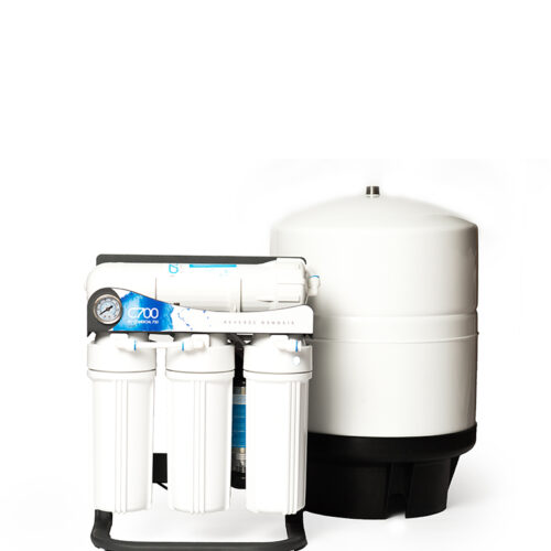 Reverse osmose systeem met filters en buffer vat